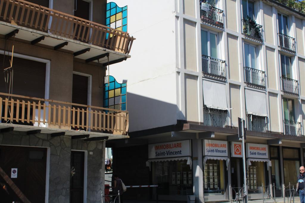 In Centro A Saint Vincent Apartment Ngoại thất bức ảnh